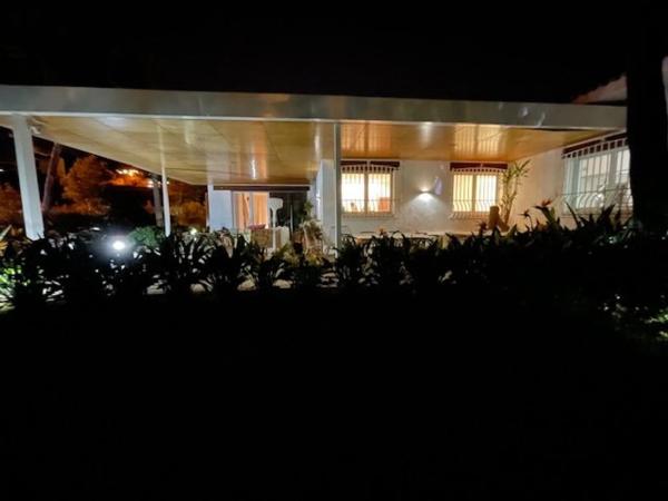 Chalet independiente en venta en Barrio Vistahermosa, Alicante / Alacant
photo 1