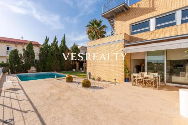 Chalet independiente en venta en Barrio Cabo de las Huertas, Alicante / Alacant
thumbnail 1