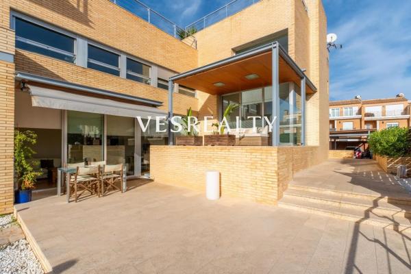 Chalet independiente en venta en Barrio Cabo de las Huertas, Alicante / Alacant
thumbnail 2