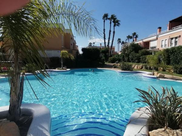 Chalet adosado en venta en AV PINTOR PEREZ GIL , Alicante / Alacant photo 1