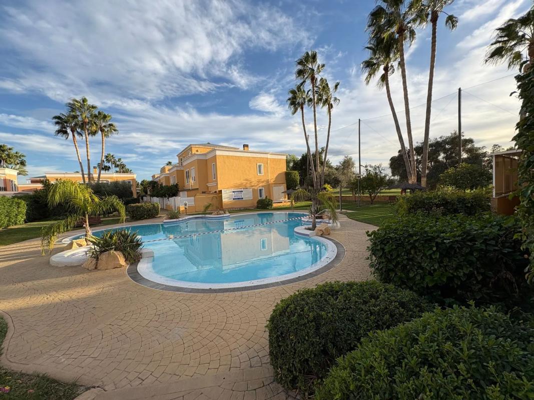 Sale of townhouse in  AV PINTOR PEREZ GIL , Alicante photo 3