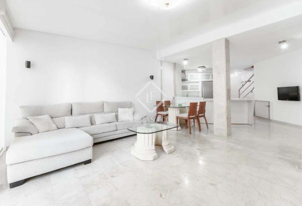 Chalet adosado en venta en Avenida Santander , Alicante / Alacant photo 1