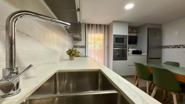 Chalet adosado en venta en CL JUANA FRANCES , Alicante / Alacant photo 1
