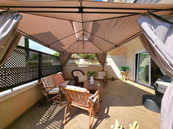 Chalet adosado en venta en Avenida Pintor Pérez Gil, 33 , Alicante / Alacant thumbnail 1