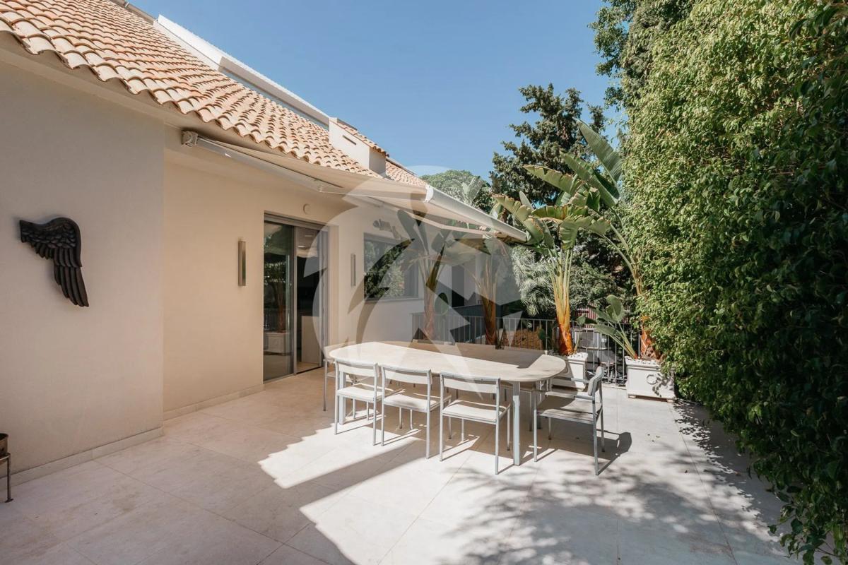 Sale of independent chalet in Barrio Cabo de las Huertas, Alicante
 photo 3