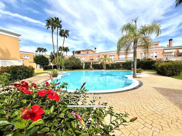 Chalet adosado en venta en Avenida Pintor Pérez Gil , Alicante / Alacant thumbnail 1
