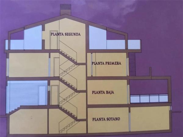 Chalet adosado en venta en Calle Elisa Tomàs Yusti , Alicante / Alacant thumbnail 1