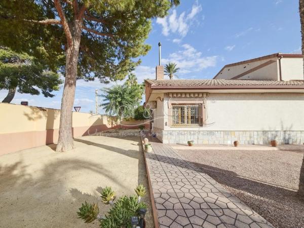 Independent chalet for sale in Calle Vial Flora de España, Alicante
thumbnail 1