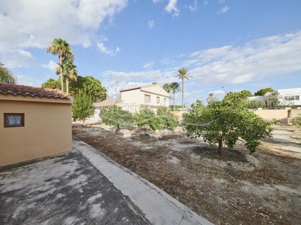 Independent chalet for sale in Calle Vial Flora de España, Alicante
thumbnail 2