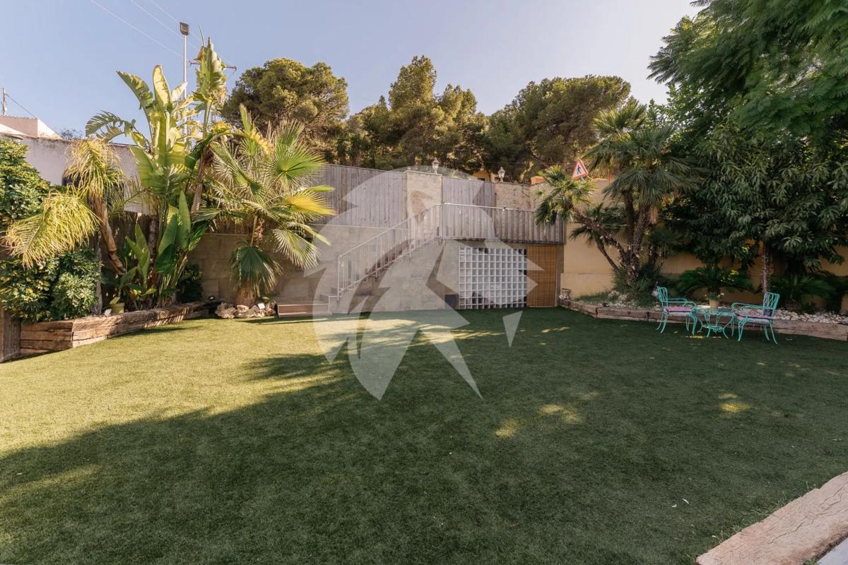 Sale of independent chalet in Barrio La Albufereta, Alicante
photo 4