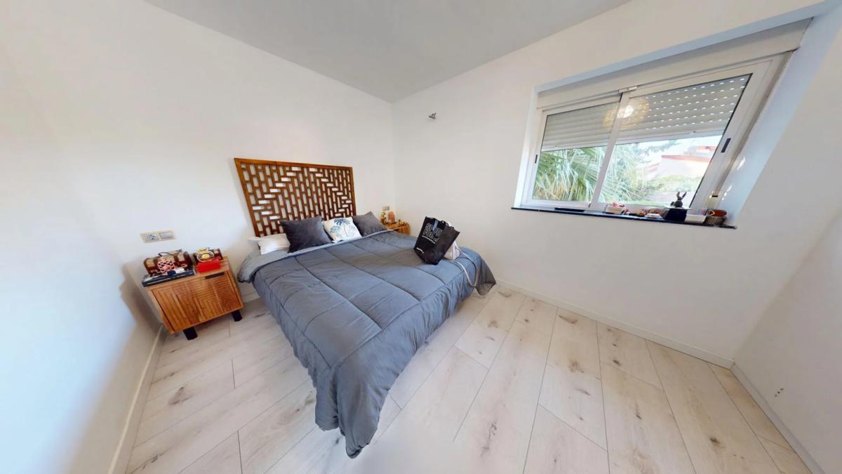 Sale of independent chalet in AV ALBUFERETA, DE LA, Alicante
 photo 2