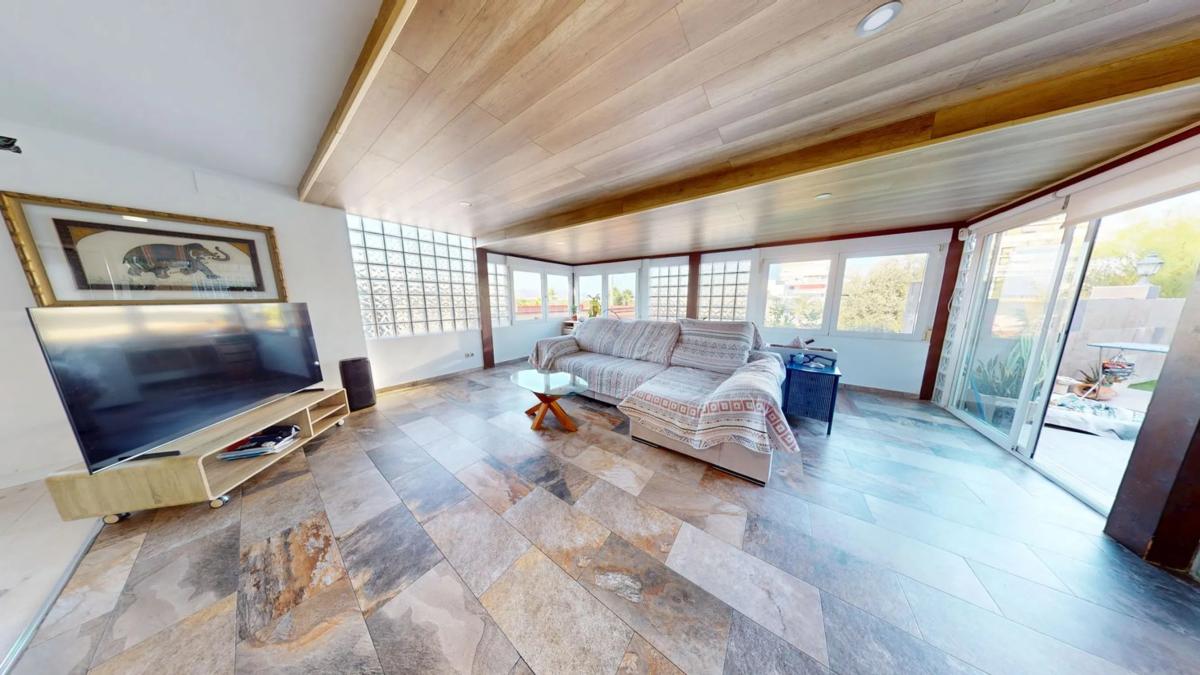 Sale of independent chalet in AV ALBUFERETA, DE LA, Alicante
 photo 3
