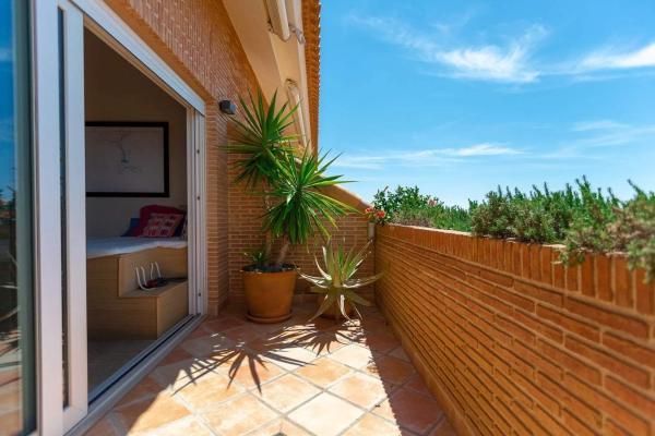 Terraced house for sale at Calle Océano, 30 , Alicante thumbnail 1