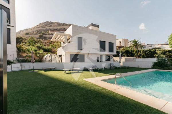 Chalet independiente en venta en Barrio La Albufereta, Alicante / Alacant
 photo 4