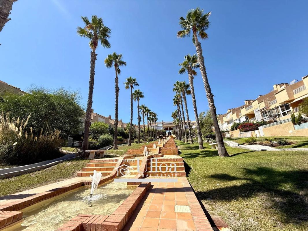 Sale of independent chalet in Camino del Faro, Alicante
photo 3