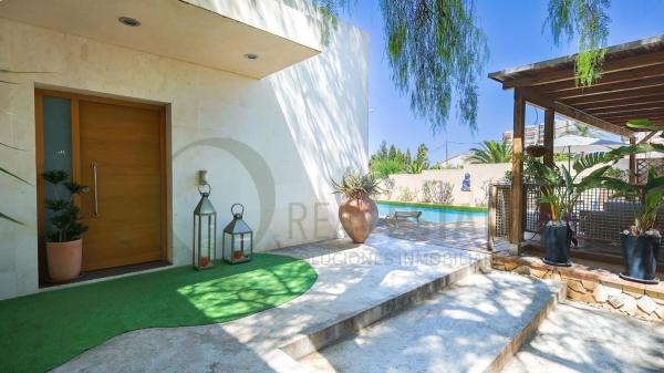Independent chalet for sale in Barrio Cabo de las Huertas, Alicante
thumbnail 2