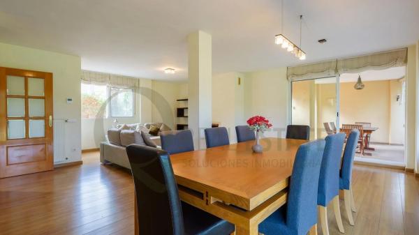 Independent chalet for sale in Calle Enric Valor, Alicante
thumbnail 1