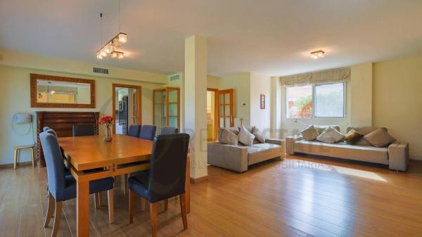 Independent chalet for sale in Calle Enric Valor, Alicante
thumbnail 2