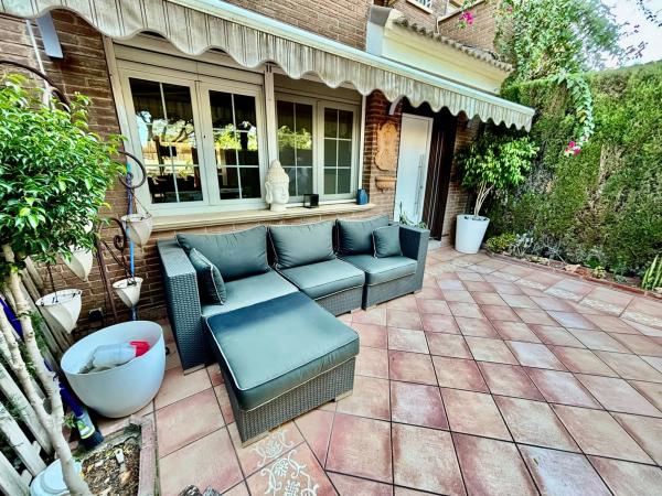 Terraced house for sale at Calle del Olimpo , Alicante thumbnail 2