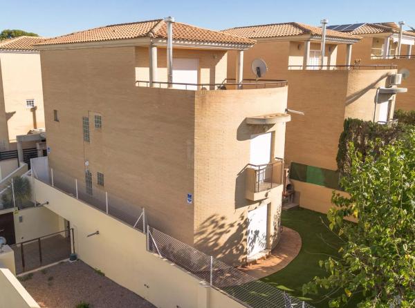 Independent chalet for sale in Barrio Cabo de las Huertas, Alicante
thumbnail 1