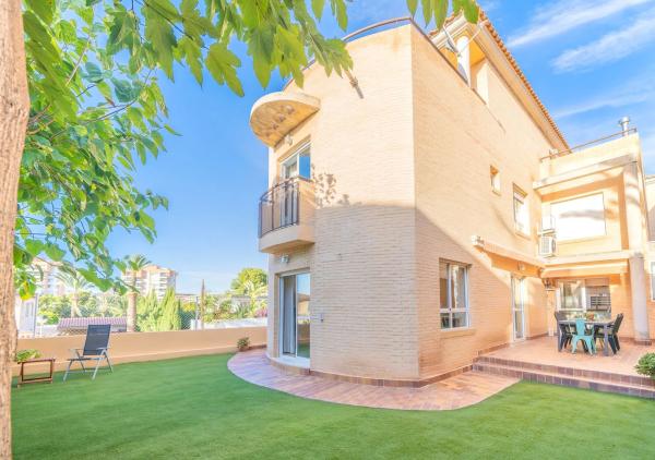 Independent chalet for sale in Barrio Cabo de las Huertas, Alicante
thumbnail 2