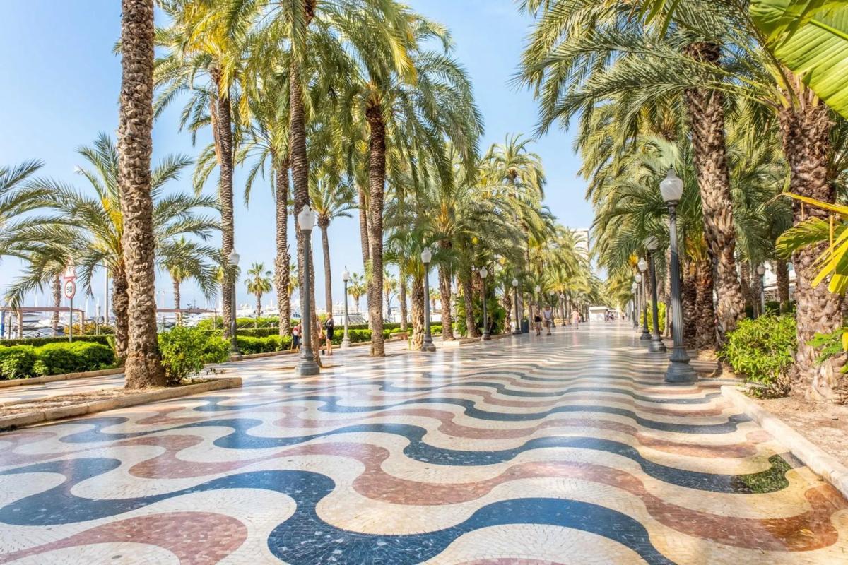 Venta de piso en Calle de la Virgen del Socorro, Alicante / Alacant
photo 2