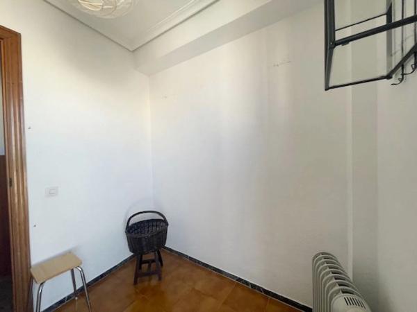 Piso en venta en CL VIRGEN DEL SOCORRO, Alicante / Alacant
thumbnail 1