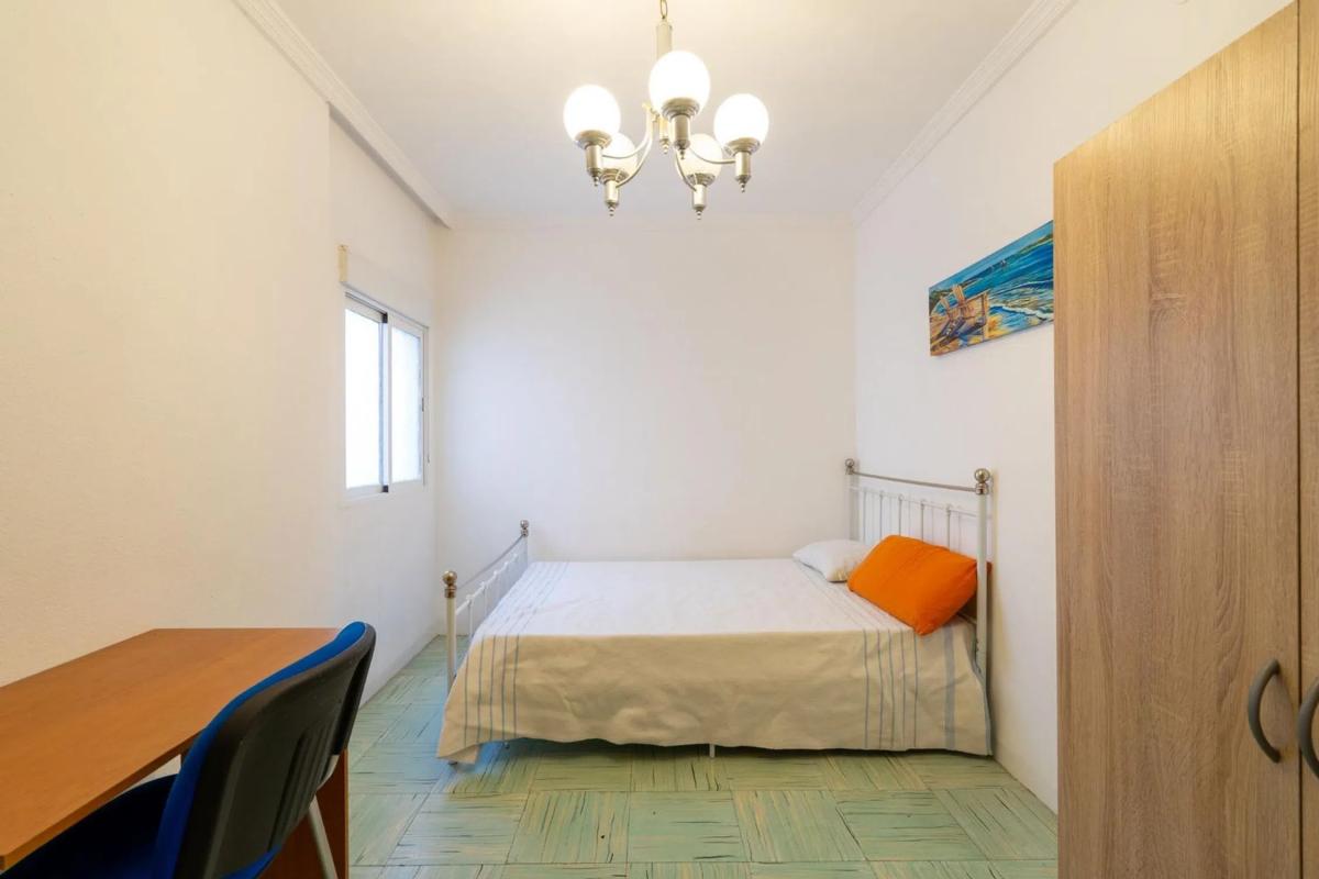Sale of apartment in Barrio Santo Domingo, Alicante
photo 2