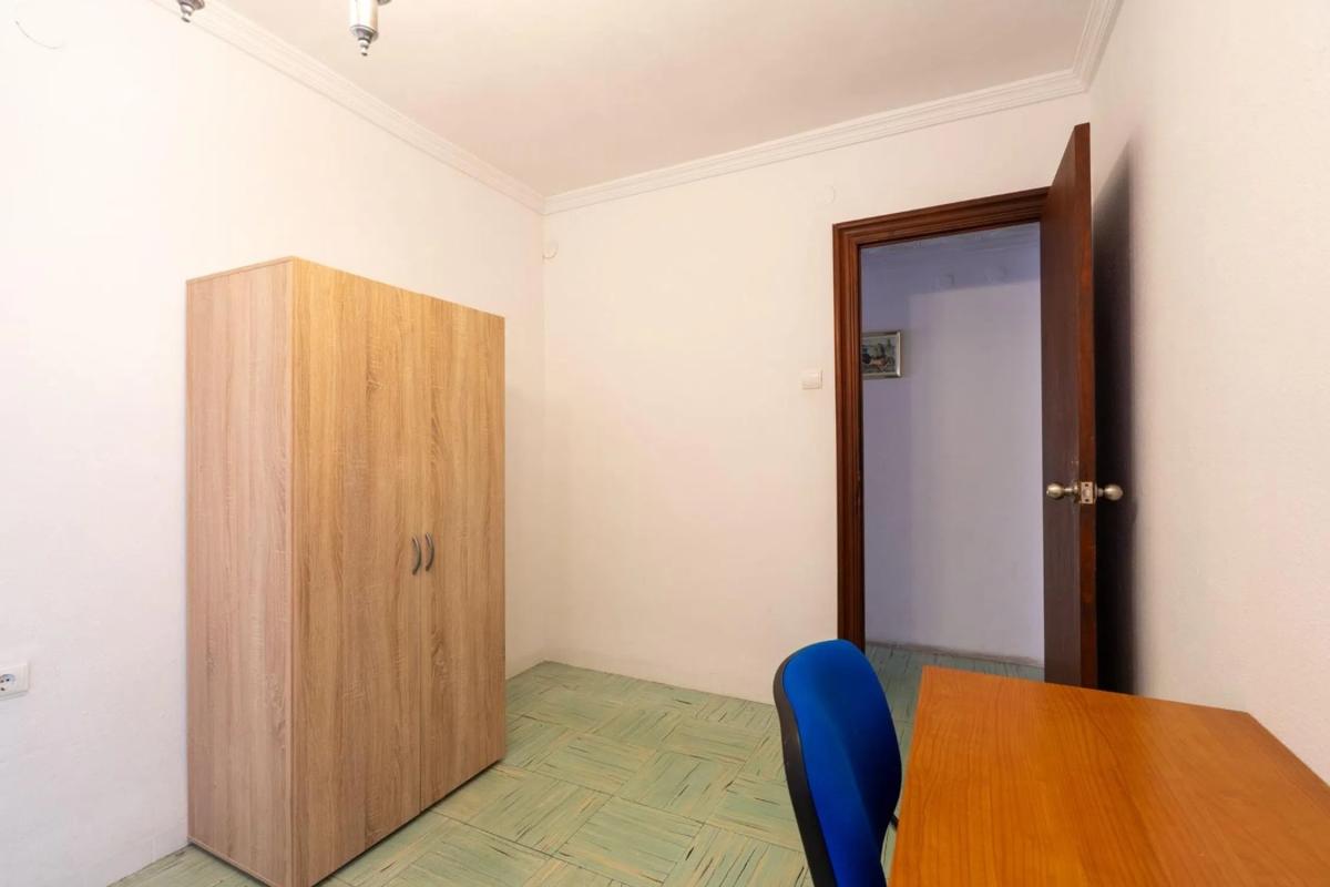Sale of apartment in Barrio Santo Domingo, Alicante
photo 3
