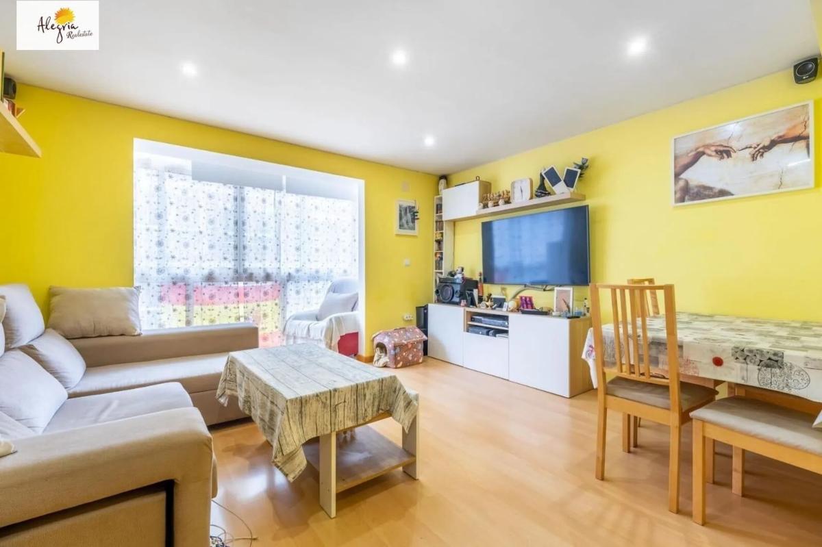 Sale of apartment in Calle Pintor Gisbert, Alicante
photo 2