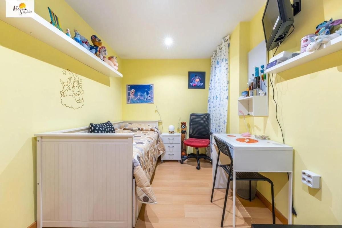 Sale of apartment in Calle Pintor Gisbert, Alicante
photo 5