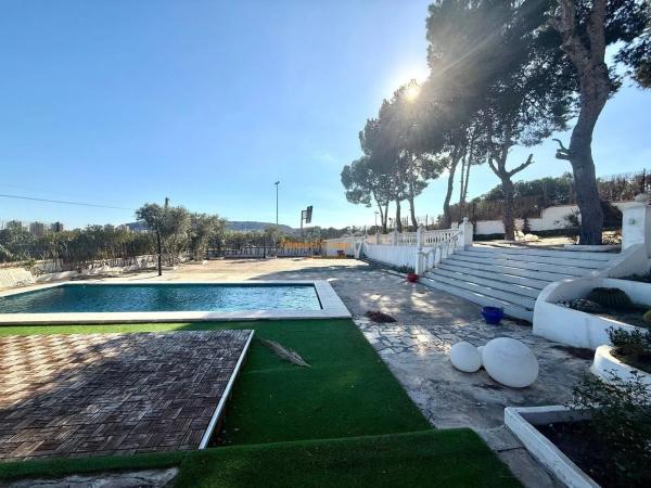Independent chalet for sale in Calle Azafran, Alicante
photo 1