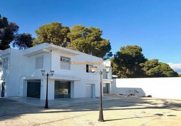 Independent chalet for sale in Calle Azafran, Alicante
thumbnail 1