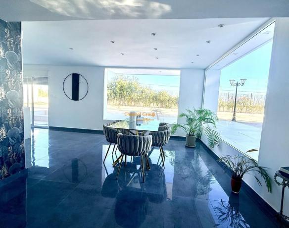 Independent chalet for sale in Calle Azafran, Alicante
thumbnail 2