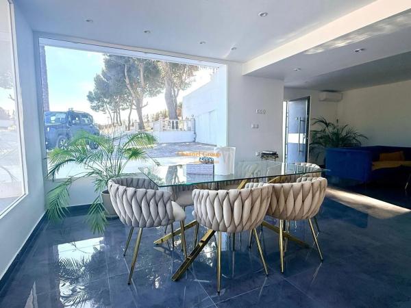 Independent chalet for sale in Calle Azafran, Alicante
 photo 4