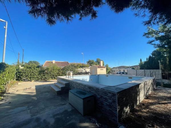 Independent chalet for sale in Calle Cala del Mojón, 10, Alicante
photo 1