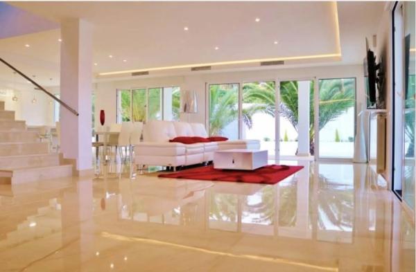 Chalet independiente en venta en Calle Hogar Provincial, Alicante / Alacant
photo 1