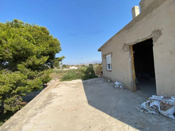 Chalet independiente en venta en Barrio Villafranqueza, Alicante / Alacant
 photo 2