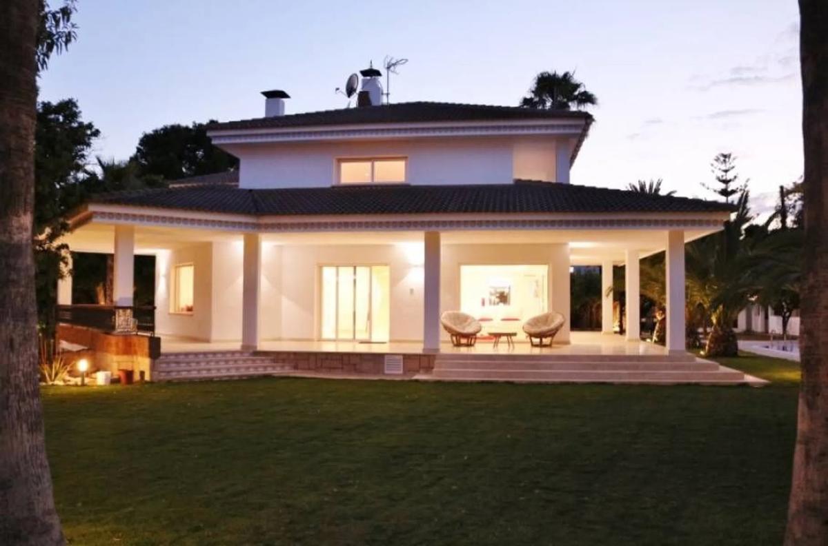 Sale of independent chalet in Barrio Villahermosa - Santa Faz, Alicante
 photo 3