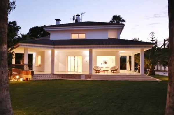 Chalet independiente en venta en Barrio Villahermosa - Santa Faz, Alicante / Alacant
thumbnail 2
