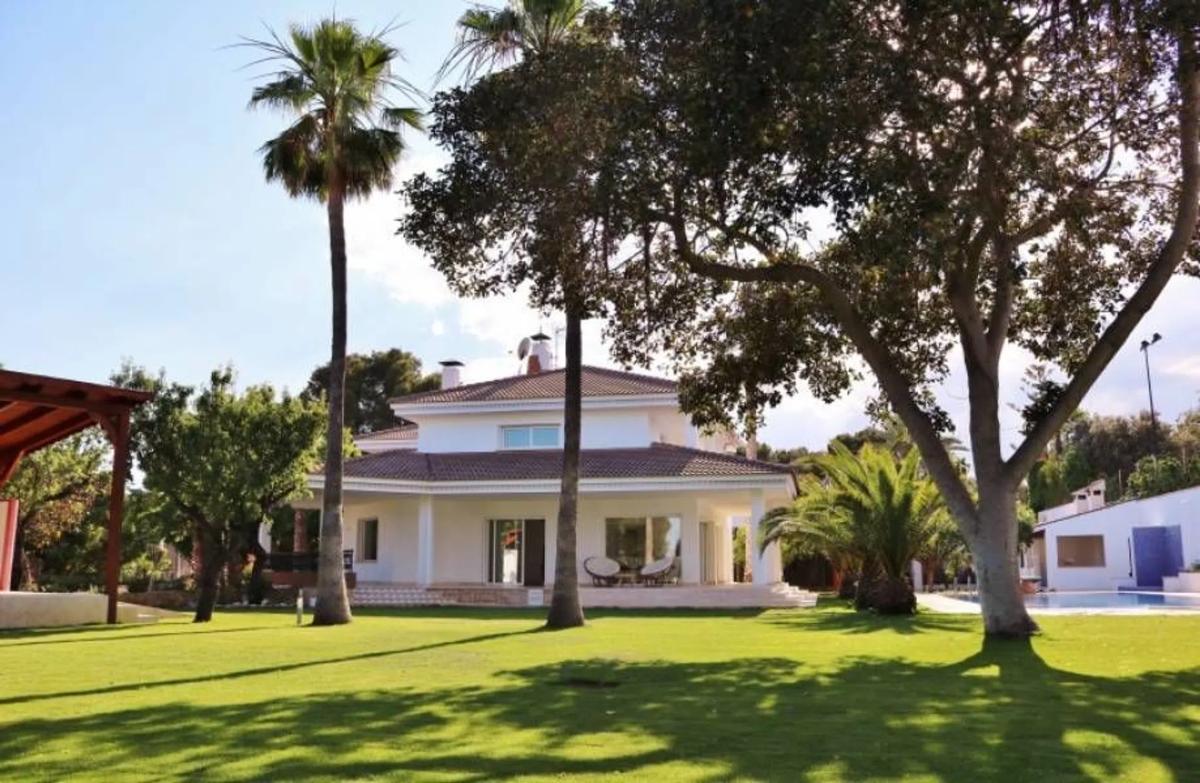 Sale of independent chalet in Barrio Villahermosa - Santa Faz, Alicante
 photo 5