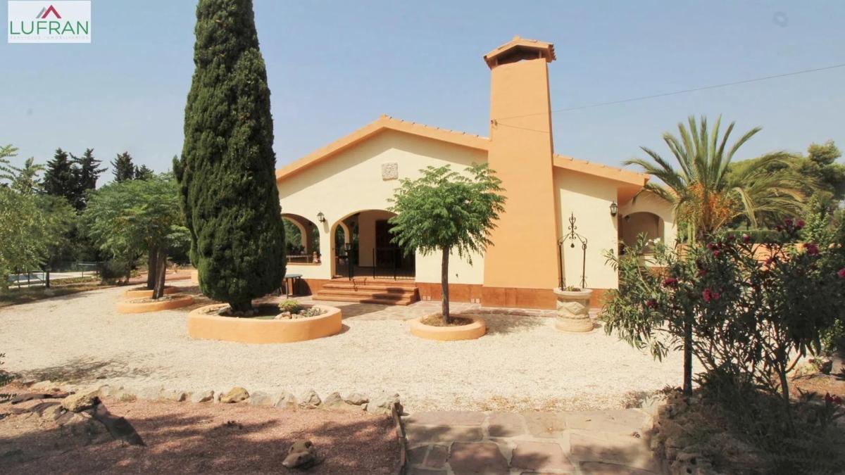 Sale of independent chalet in Barrio Villahermosa - Santa Faz, Alicante
 photo 2
