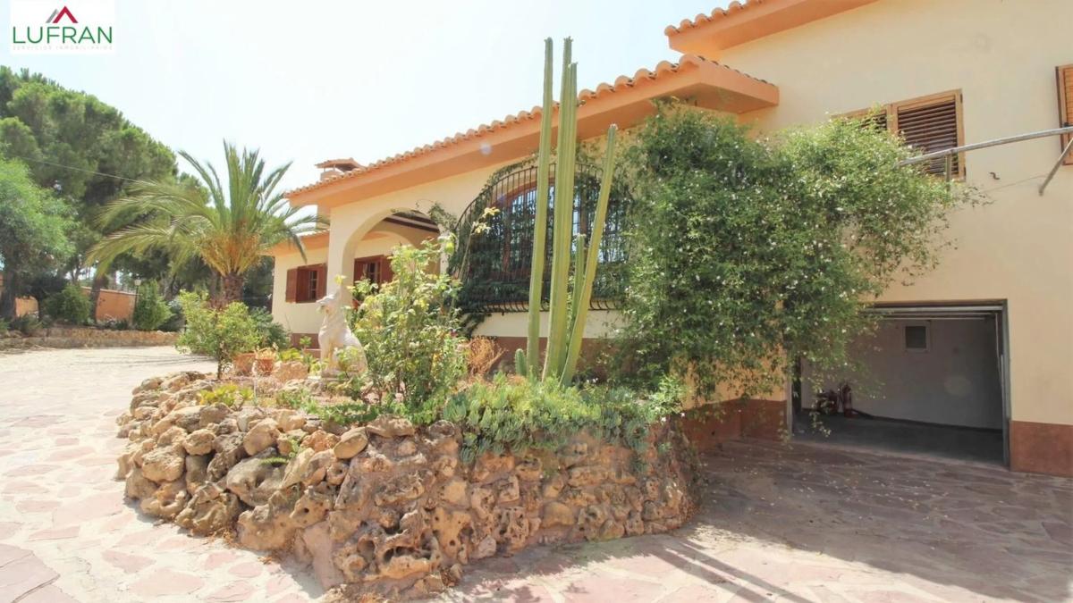 Sale of independent chalet in Barrio Villahermosa - Santa Faz, Alicante
 photo 3