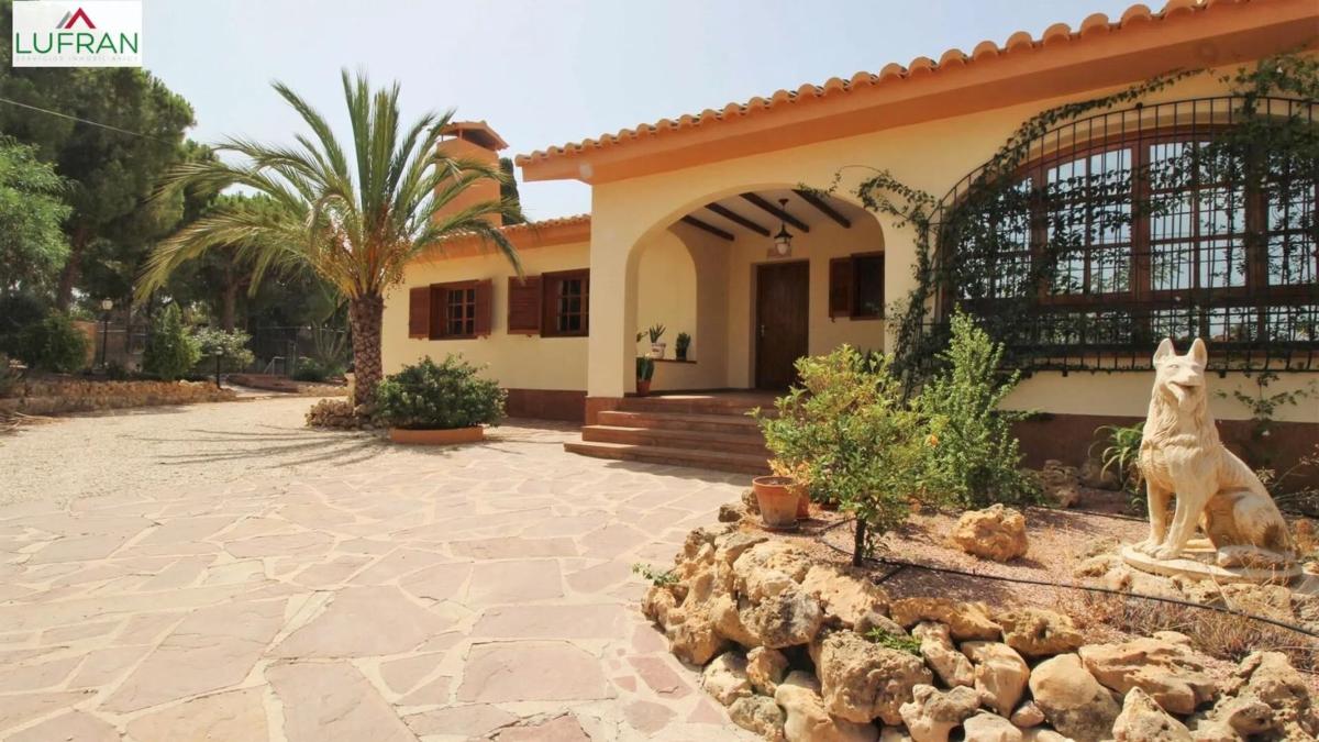 Sale of independent chalet in Barrio Villahermosa - Santa Faz, Alicante
 photo 4