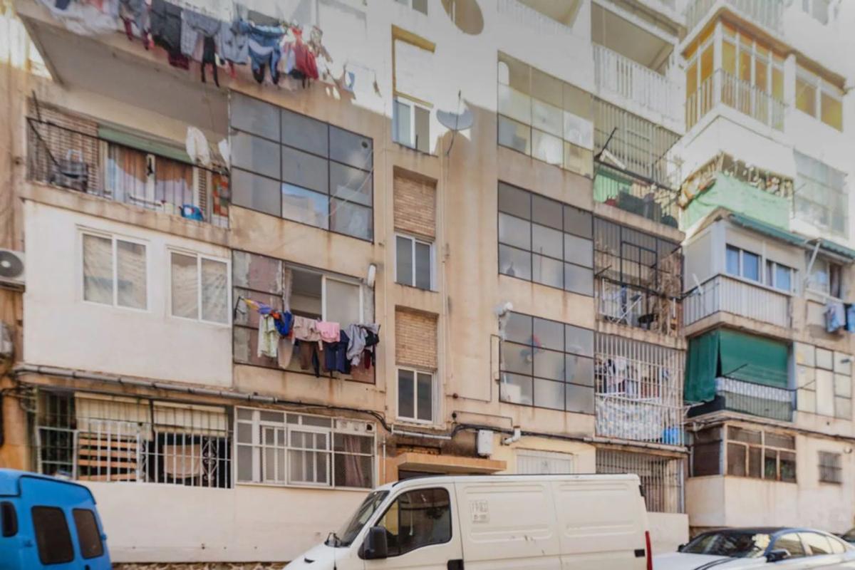 Sale of apartment in Calle de la Perla, Alicante
photo 1