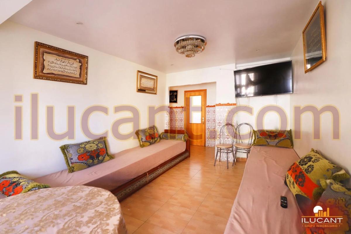 Venta de piso en Barrio Colonia Requena - Virgen del Carmen, Alicante / Alacant
photo 1