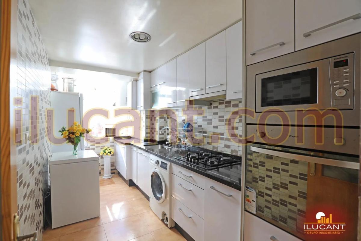 Venta de piso en Barrio Colonia Requena - Virgen del Carmen, Alicante / Alacant
photo 2
