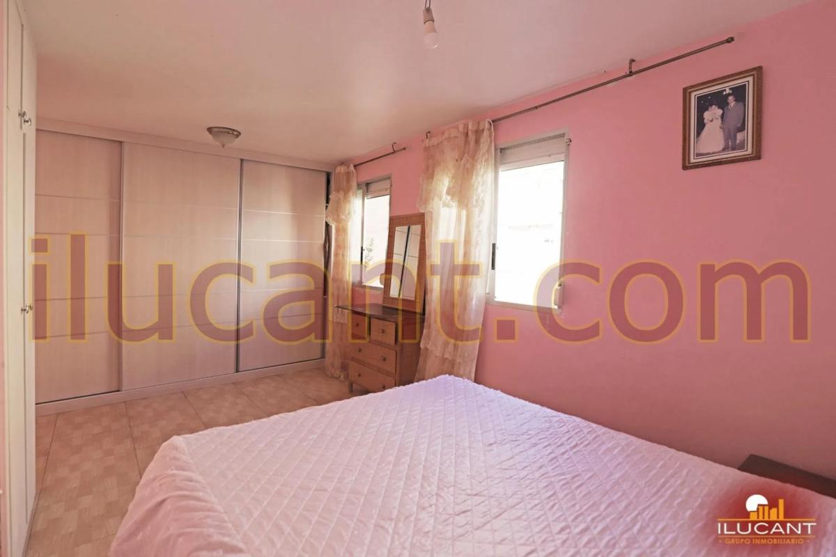 Venta de piso en Barrio Colonia Requena - Virgen del Carmen, Alicante / Alacant
photo 4