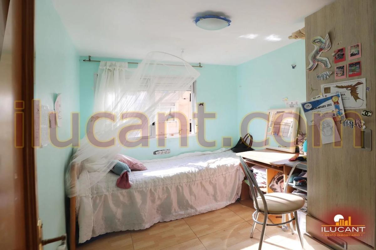 Venta de piso en Barrio Colonia Requena - Virgen del Carmen, Alicante / Alacant
photo 5