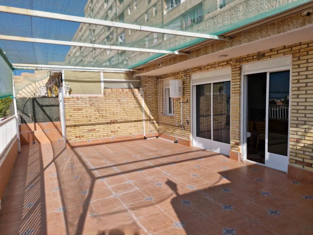 Venta de piso en Calle Pintor Pedro Camacho, Alicante / Alacant
photo 2